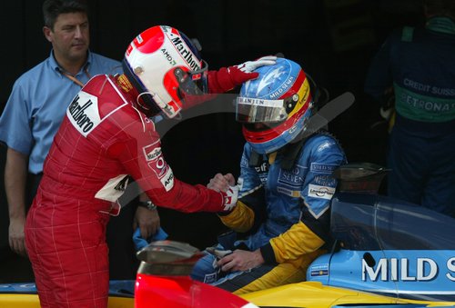 Formel 1: GP Malaysia 2003, Rubens BARRICHELLO / BRA ( Ferrari ) gratuliert Fernando ALONSO / ESP ( Renault F1 )