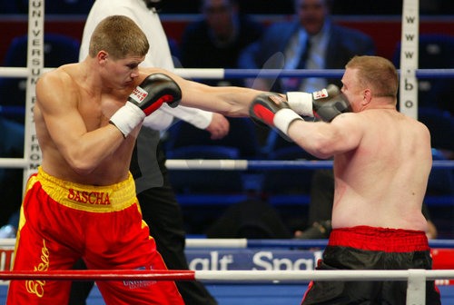Kampf - Schwergewicht: Alexander Dimitrenko (li.)  - Mark Bradley(re.)