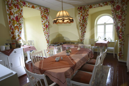 Staedtefeature:  Hotel im Leuchturm auf der Hamburger Insel Neuwerk in der Nordsee